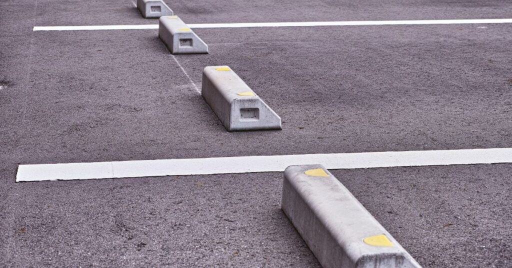 parking lot bollards